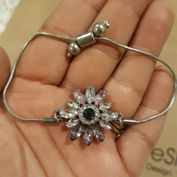Matching Flower Earrings and Bracelet - Picture 3 of 3